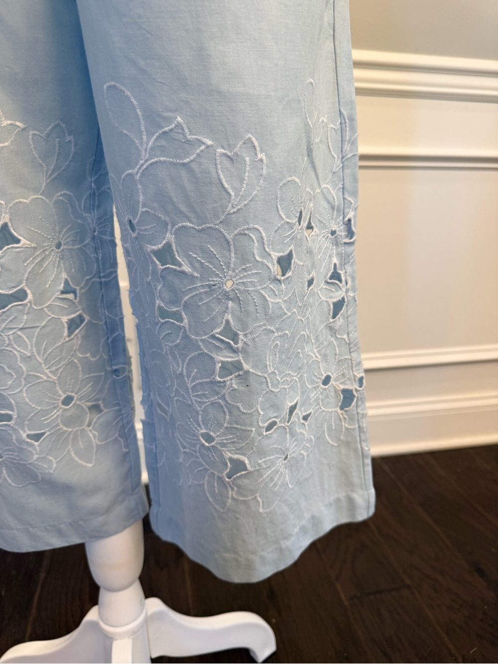 Talbots Petite Light Blue Eyelet Embroidered Linen Blend Crop Pants MP - Picture 3 of 13